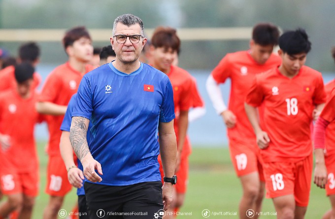 HLV Cristiano Roland tự tin giúp U17 Việt Nam vượt qua VCK U17 châu Á 2025