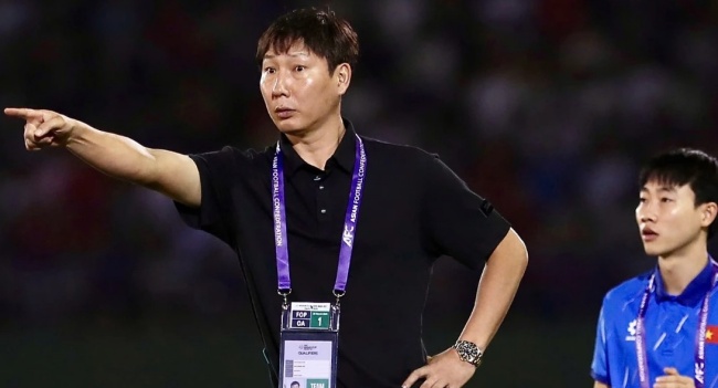 Tuyển Việt Nam lùi ngày tập trung chuẩn bị cho trận đấu Malaysia.