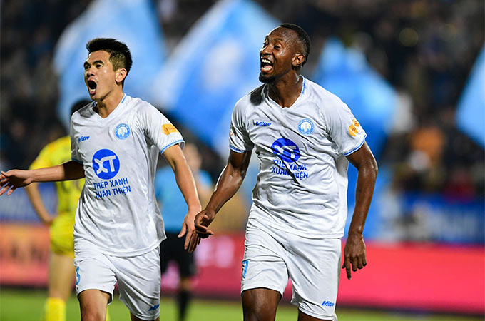 Nam Định hạ quyết tâm vô địch ngay trên sân Vinh ở vòng đấu này - Ảnh: Đức Cường