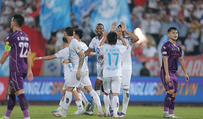 Nam Định tiếp tục nhận được sự "tiếp lửa" từ NHM dù phải thi đấu xa nhà - Ảnh: Đức Cường