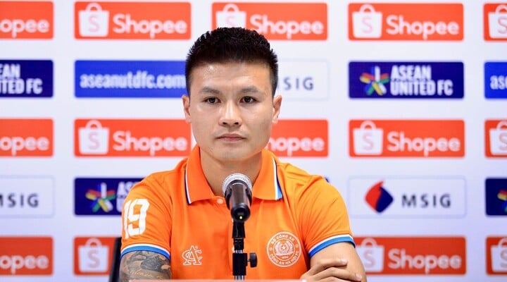 Nguyễn Quang Hải trả lời họp báo trước trận Buriram United.