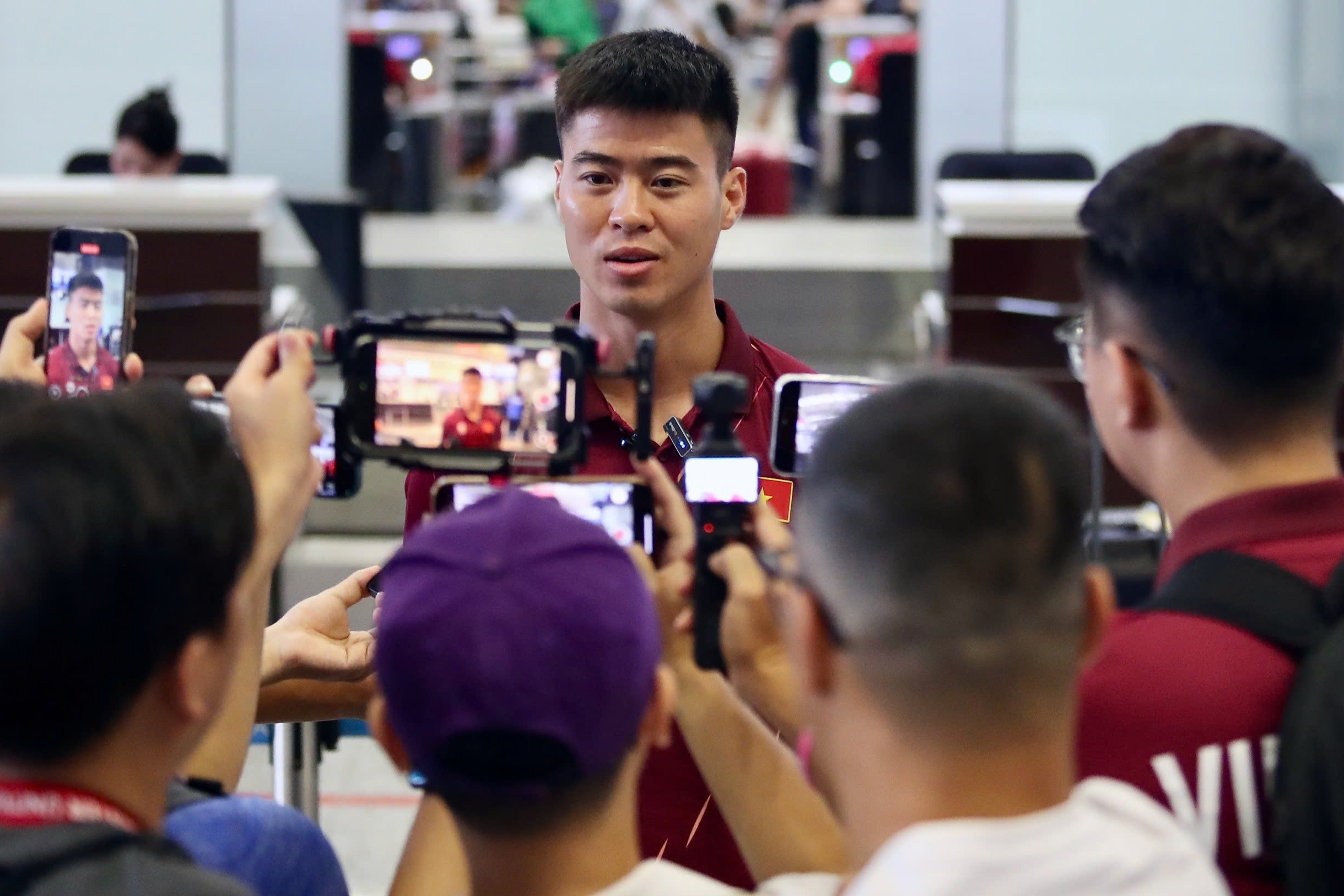 Duy Manh chia se truoc tran dau voi dT Malaysia