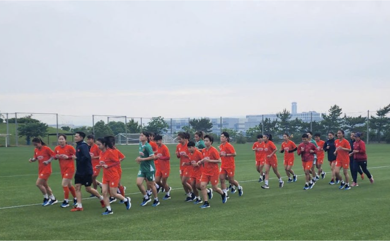 dT nu Viet Nam buoc vao buoi tap dau tien trong chuyen tap huan tai Nhat Ban